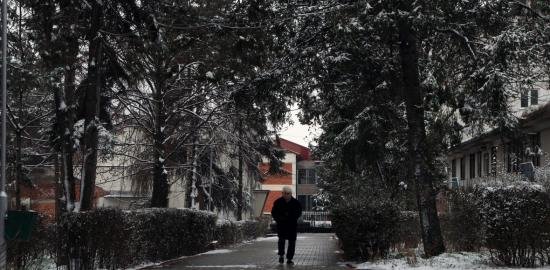 Brenda shtëpisë së pleqërisë