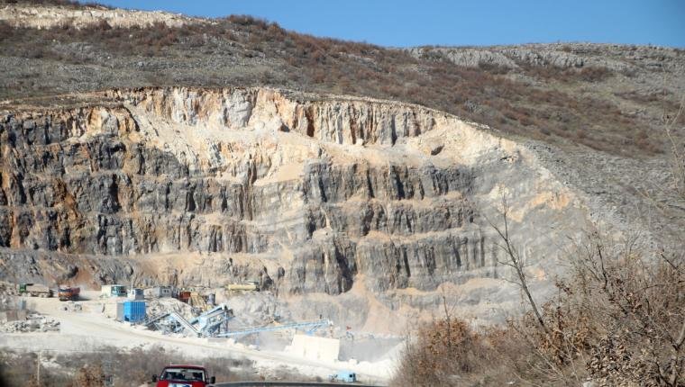 Pasojat në mjedis nga nxjerrja e zhavorrit dhe gurëve